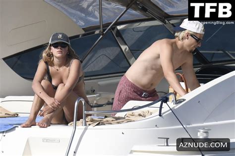 Millie Bobby Brown Sexy Seen Flaunting Her Hot Bikini Body With