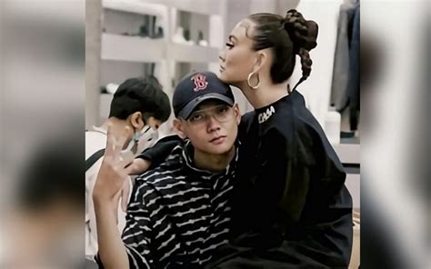 Agnes Monica Dan Pacar Beda Agama Dinner Romantis Tulisan Caption