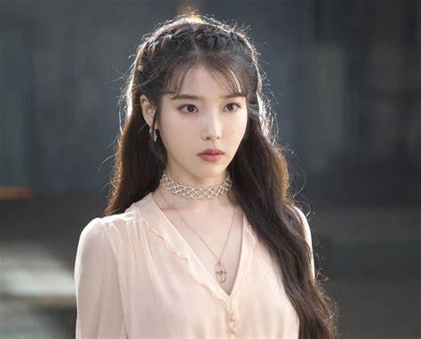 hoteldeluna iu kdrama jang man wol hairstyle korean goddess