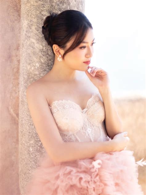 White Nude Inez LOTA