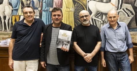 El Músico Y Poeta Jorge Martínez Presenta Un Libro Sobre Más Birras Su