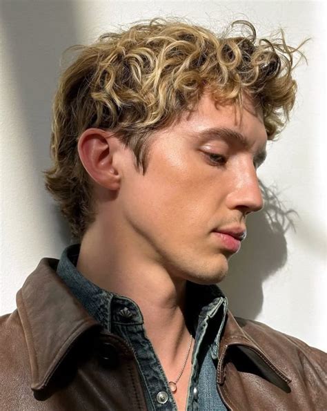 Troye Sivan Men Blonde Hair Blonde Hair Boy Curly Hair Men