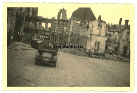 ORIG FOTO EINMARSCH 6 PD in zerstörtes CASSEL Frankreich 1940 Krupp