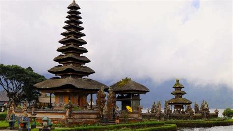 5 Tempat Wisata Di Tabanan Bali Dari Pantai Soka Hingga Pura Ulun Danu