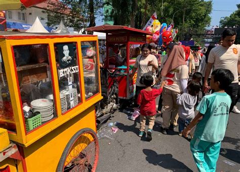 Jalan Santai Bersama Njm Jadi Berkah Buat Umkm Pedagang Herald Id