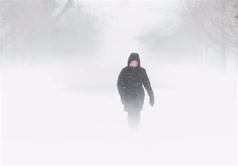 Ola de frío en el norte de China paraliza Pekín con nevadas y caos en