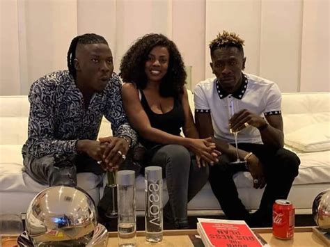 Stonebwoy Shatta Wale Smoke Peace Pipe After Vgma Brawl Classic Ghana