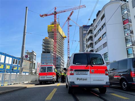 Stadtpolizei Zürich on Twitter Der aufwändige Polizeieinsatz auf dem