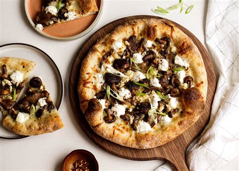 Truffle Mushroom And Ricotta Pizza — Eat Cho Food