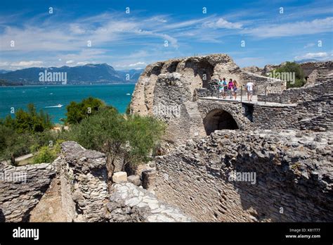 Grotte Di Catullo Villa Romana Sitio Arqueol Gico En Sirmione Lago De