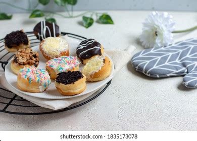 115 Munchkin Donut Images, Stock Photos, and Vectors | Shutterstock