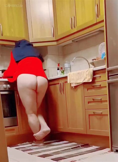 Watch Bottomless Lina Hayward Cleaning The Kitchen Porn Video