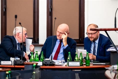 124 mln zł deficytu w budżecie Torunia na 2024 r Luka oświatowa poza