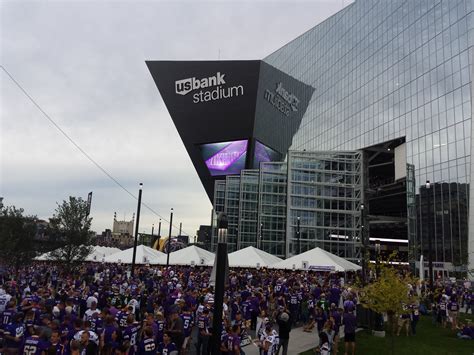 Vikings U.S. Bank Stadium Pictures – Minnesota Cold – Cold Weather ...