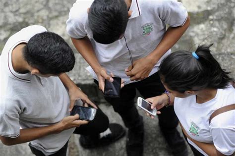 El “no” Al Celular En Las Aulas El Freno Para Los Adictos Al Touch