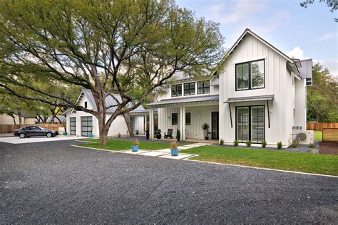 Modern Farmhouse Landhausstil Häuser Austin von Tim Brown