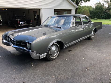 New Paint: 1966 Oldsmobile Delta 88 | Barn Finds