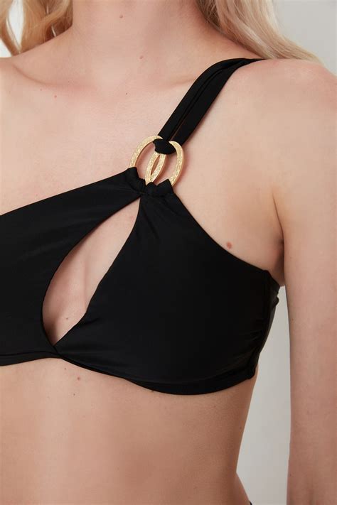 Trendyol X Moeva Black Accessory Detailed One Shoulder Bikini Top