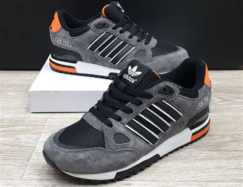 Кроссовки Adidas ZX 750 серые (011) купить в Москве со скидкой 50%