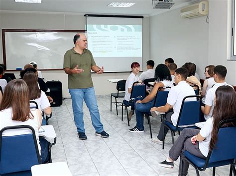 Inteligência Artificial e o Futuro das Profissões Alunos do Ensino