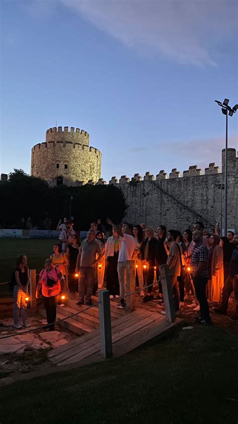 T C Fatih Belediyesi Yedikule Hisar Nda Nostaljik Fenerle Gece Turu