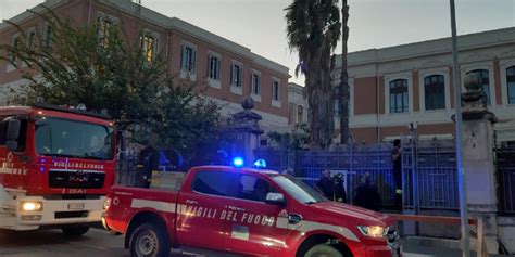 Incidente Sul Lavoro A Messina Un Cancello Gli Cade Addosso All