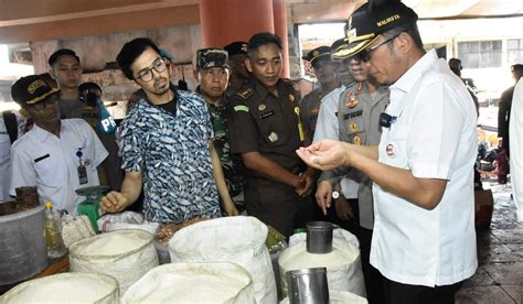 Harga Beras Di Pasar Raya Padang Naik Hingga Rupiah Per Kilogram