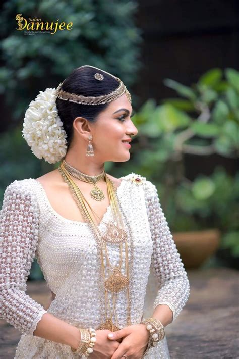 Traditional Kandyan Bride