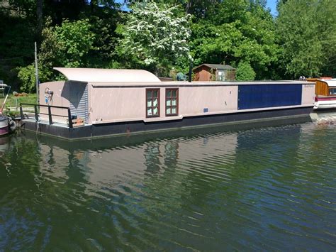 Solar-Powered Bauhaus Barge Offers Luxurious Living with a Low Carbon ...