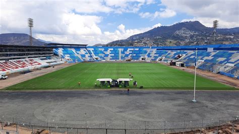 El Estadio Nacional Chelato Uclés ya tiene grama híbrida