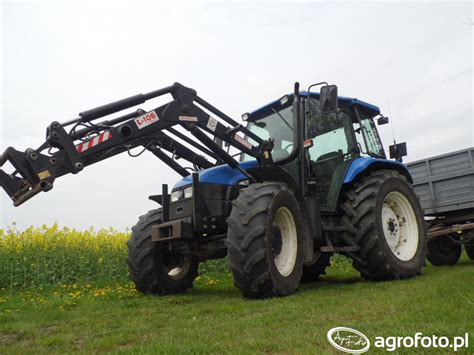 Foto Ciagnik New Holland TL 100 576118 Galeria Rolnicza Agrofoto