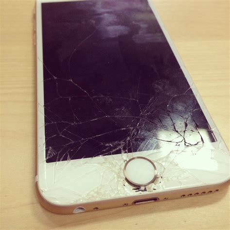 Iphone 10 Cracked Screen