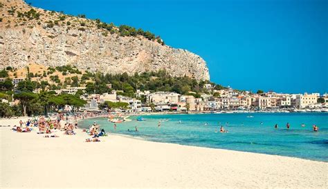 ultimate guide      beaches  sicily  dont