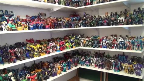 TRANSFORMERS COLLECTION DISPLAY OF CLASSICS HENKEI UNIVERSE AND