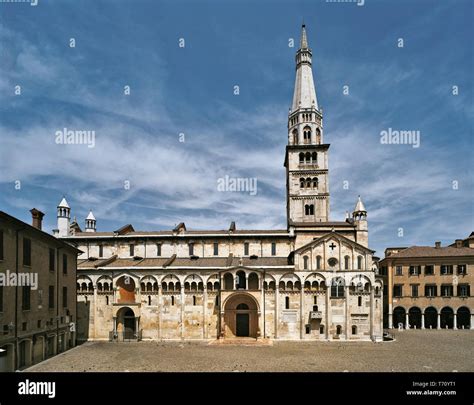 Modena Il Sud Fianco Del Duomo Con La Porta Dei Principi E La Porta