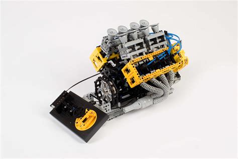 Lego Technic V8 Engine 03 Better View Of The Back Here Yo Flickr