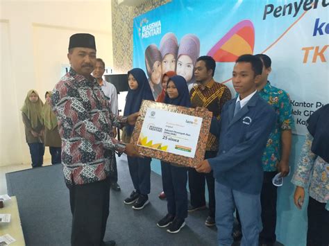 Lazismu Pekalongan Beri Beasiswa Kepada 100 Siswa