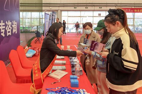 山东大学（青岛）2024届毕业生春季双选会暨服务青岛人才引进专场招聘会顺利举行 山东大学（青岛）