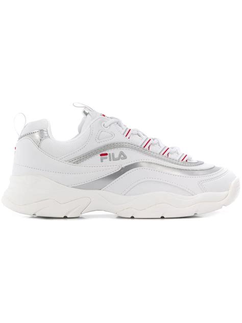 10 Fila-Sneaker Outfits Everyone Will Be Wearing | Who What Wear