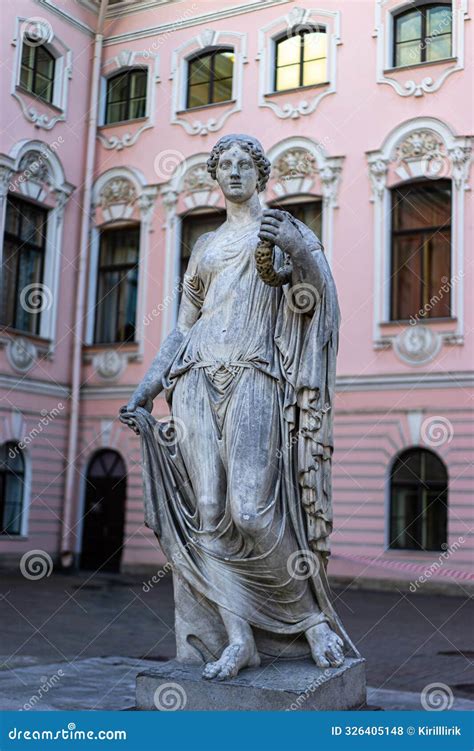 Greek Classical Ancient Statue Old Roof Statue Of A Renaissance Era