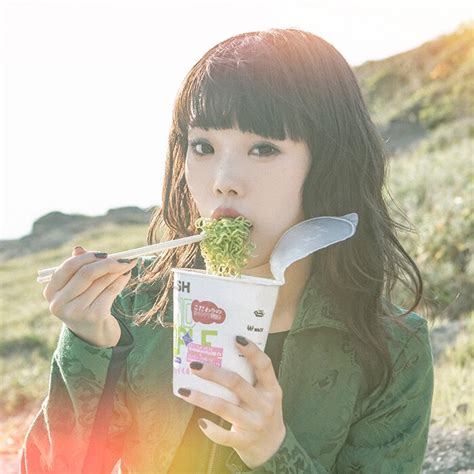 Bish、ニューシングル店着日にアートワークに登場する「 優しいbish麺」を全国のcdショップでフリー配布。アタリはアイナ・ジ・エンドによる