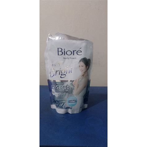 Jual Biore Bright White Scrub 400 Ml Shopee Indonesia