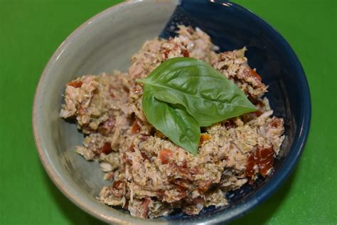 Lunchtime Pesto Tuna Salad Why Go Out To Eat