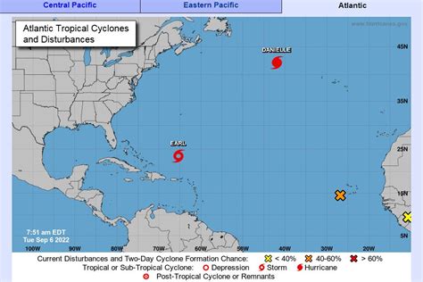 El Hurac N Danielle Pierde Fuerza Y La Tormenta Earl Puede Fortalecerse