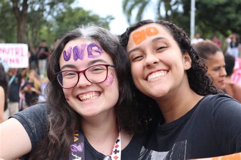 Calouros Fazem Festa A Aprova O Na Unb Jornal De Bras Lia