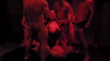 Gangbang Os Amigos Do Marido Que Fodem A MILF Casada Gordinha Ruiva Gostosa No Hardcore