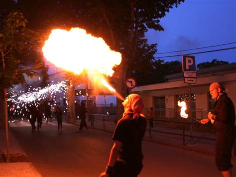 Tot A Punt Per Celebrar Una Revetlla De Sant Joan En La Que Cal