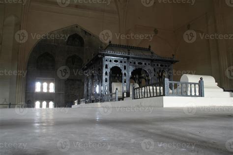 Tombs inside Gol Gumbaz 9260106 Stock Photo at Vecteezy