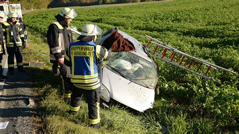 Neumarkt Sankt Veit Unfall auf Staatsstraße 2111 bei Hörbering Auto