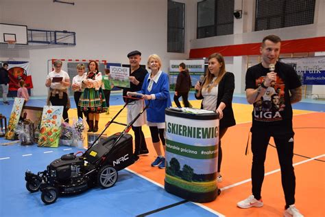 Futbol W Wersji Retro Na Rzecz Mieszkanki Gminy Skierniewice